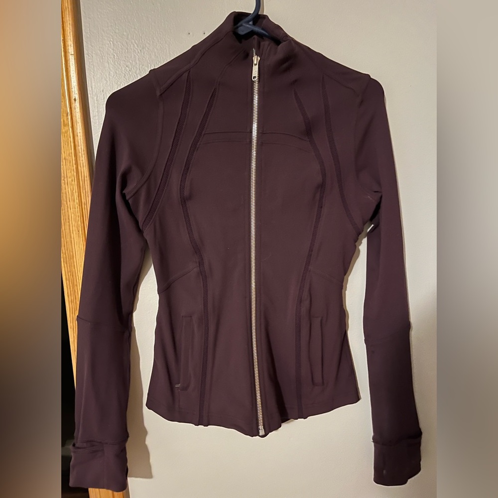Lulu lemon maroon zip up size 2-4